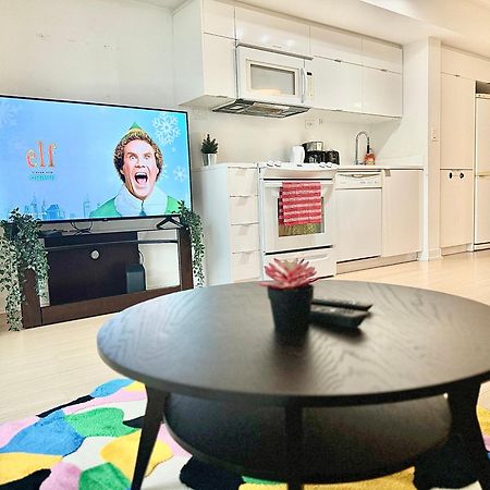 Lush Condo By Cntower - Free Parking Toronto Bagian luar foto