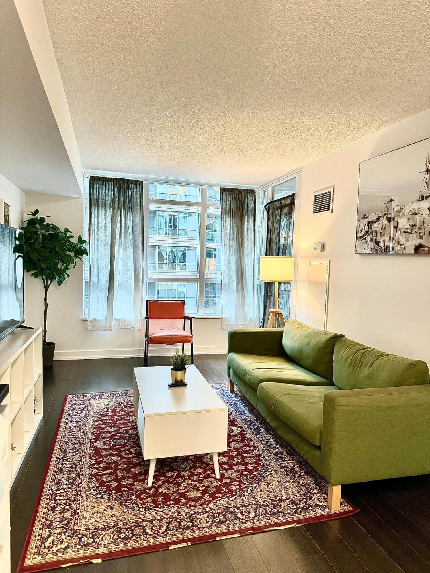Lush Condo By Cntower - Free Parking Toronto Bagian luar foto