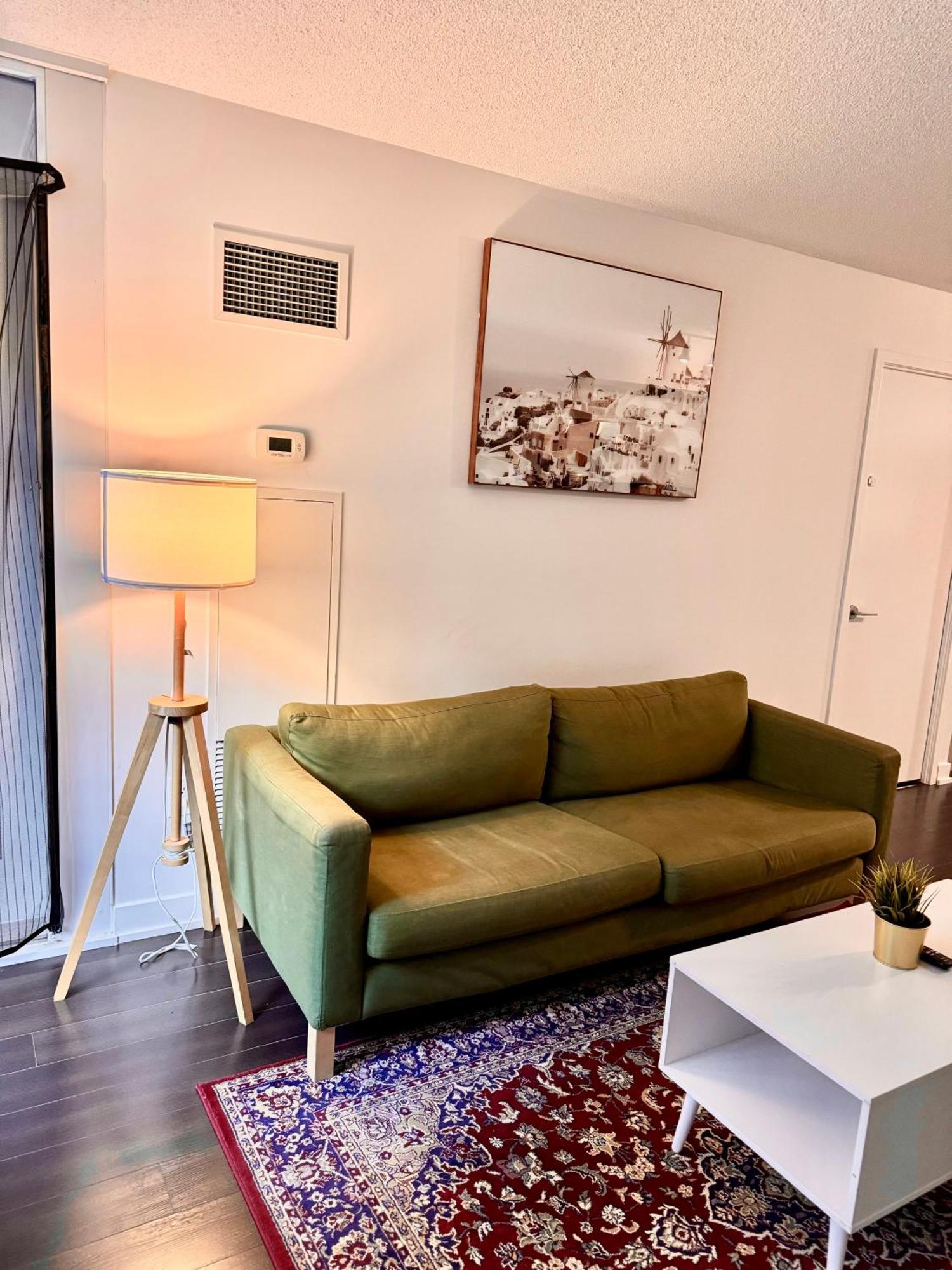 Lush Condo By Cntower - Free Parking Toronto Bagian luar foto