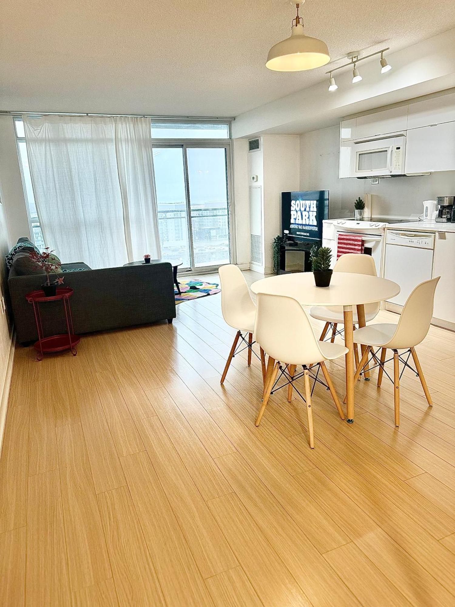 Lush Condo By Cntower - Free Parking Toronto Bagian luar foto